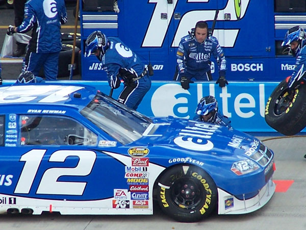 #12 Ryan Newman pitstop.