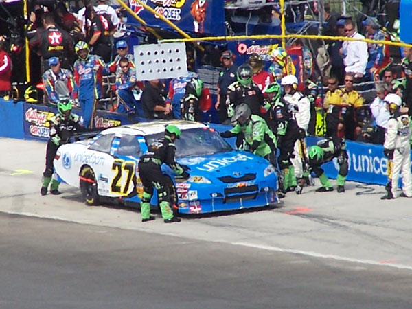 #27 Jacques Villeneuve pitstop.